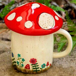 NATURAL LIFE: MUSHROOM MUG AND REMOVABLE LID